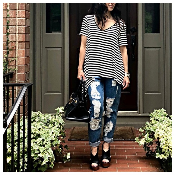 ✨LAST ONE✨Striped V neck asymmetrical top - Picture 6 of 8